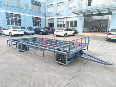 4吨骨架式半岛（中国） 带下翻护栏工具拖车I.jpg