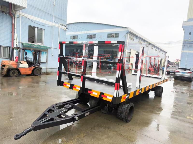 30T重型半岛（中国） 带活动插装立柱工具拖车