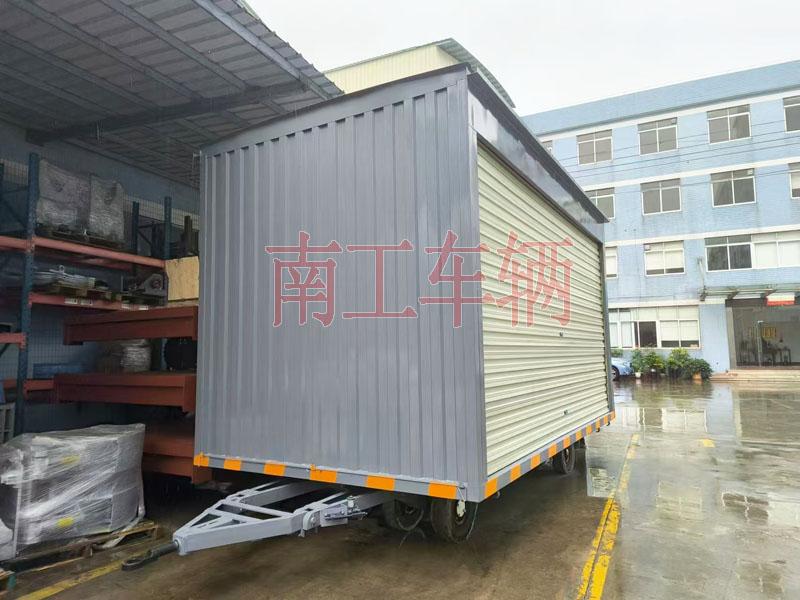 10吨箱式半岛（中国）两侧带卷帘门 牵引雨篷拖车