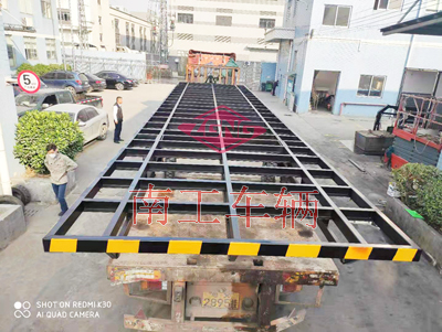 15吨13米加长骨架型半岛（中国）I.jpg