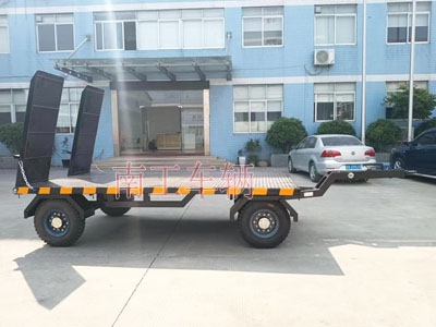 3吨带爬梯工业牵引半岛（中国）4I.jpg