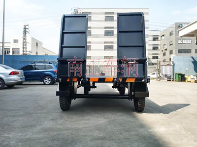 3吨带爬梯工业牵引半岛（中国）2I.jpg