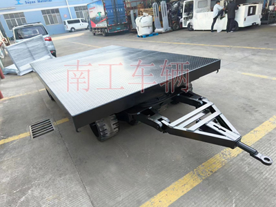 30吨重型半岛（中国） 环保实心轮胎4I.jpg