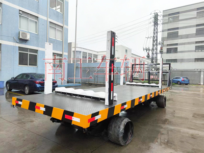 30T重型半岛（中国） 带活动插装立柱工具拖车3I.jpg