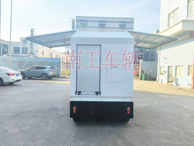 2吨电动半岛（中国） 飞翼箱式工具拖车I.jpg
