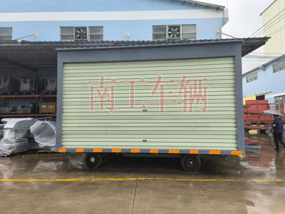 10吨箱式半岛（中国）两侧带卷帘门3I.jpg