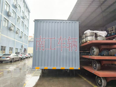 10吨箱式半岛（中国）两侧带卷帘门4I.jpg