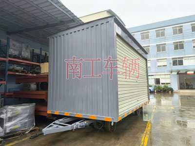 10吨箱式半岛（中国）两侧带卷帘门I.jpg