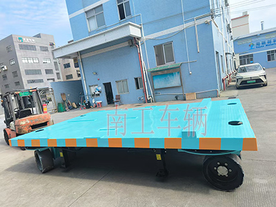 18吨重型半岛（中国） 四个转盘工具拖车3I.jpg