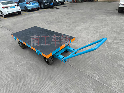 3吨小型半岛（中国） 还橡胶垫工具车I.jpg