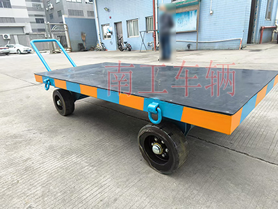 3吨小型半岛（中国） 带橡胶垫工具车4I.jpg