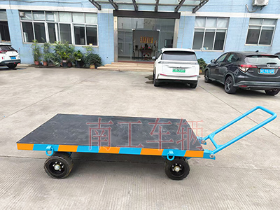 3吨小型半岛（中国） 带橡胶垫工具车2I.jpg
